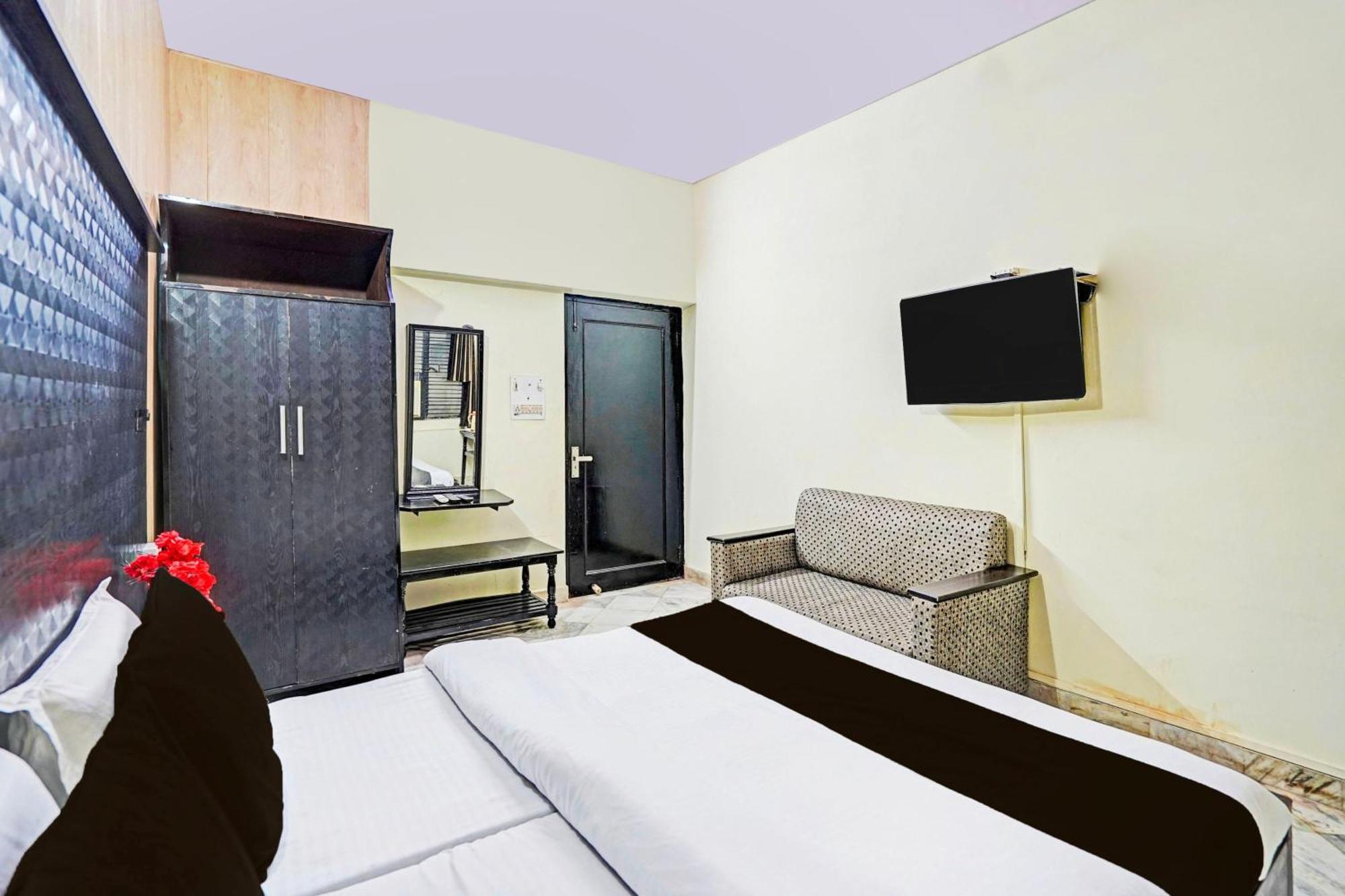 Super Collection O Mathura Near Railway Station Екстериор снимка