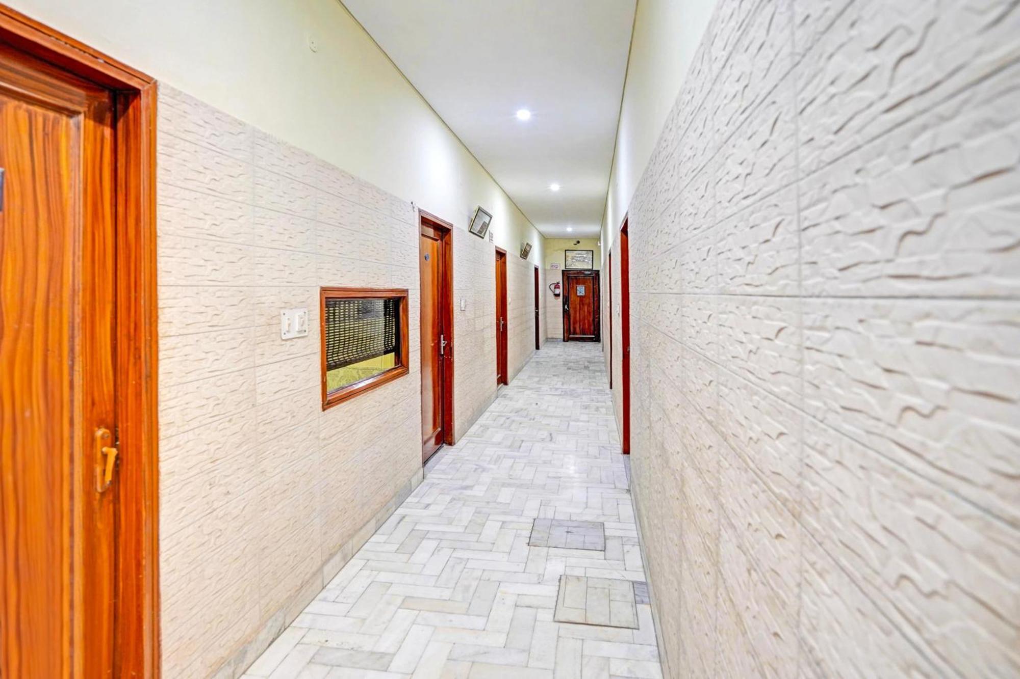 Super Collection O Mathura Near Railway Station Екстериор снимка